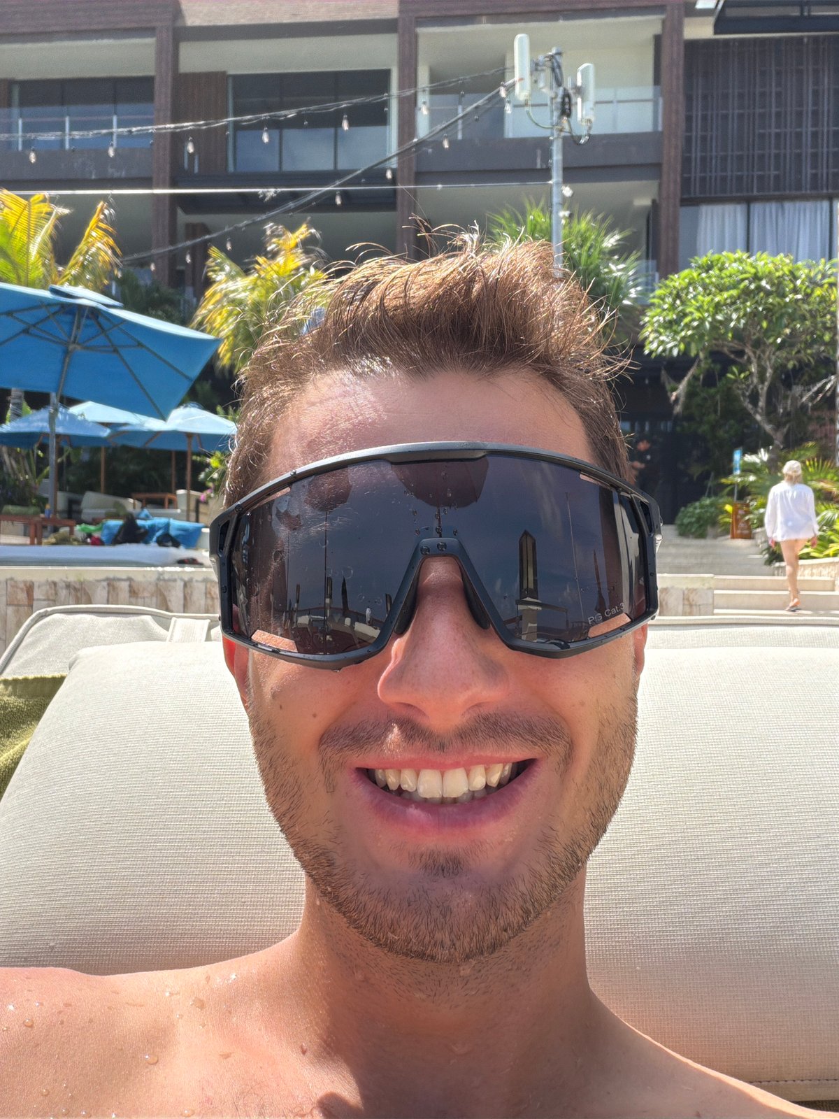 Poolside downtime in Kuta Selatan with a helicopter flyby