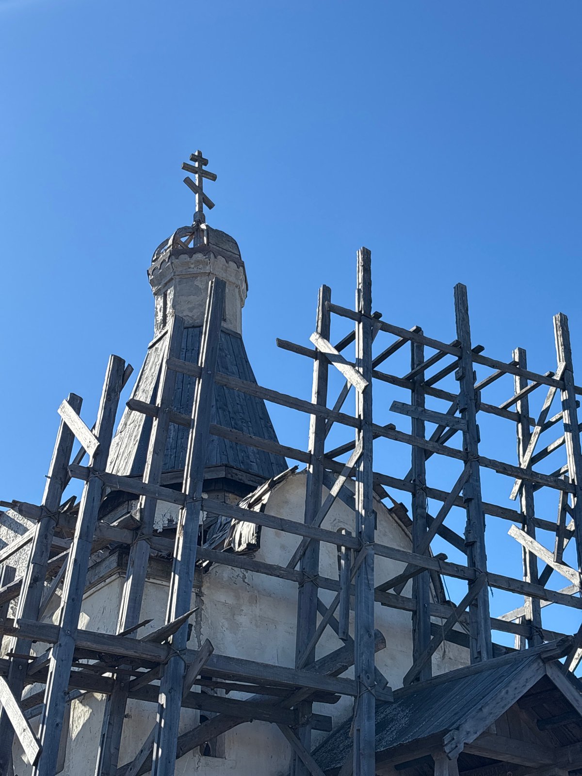 Church restoration documented in Gubakha, Russia