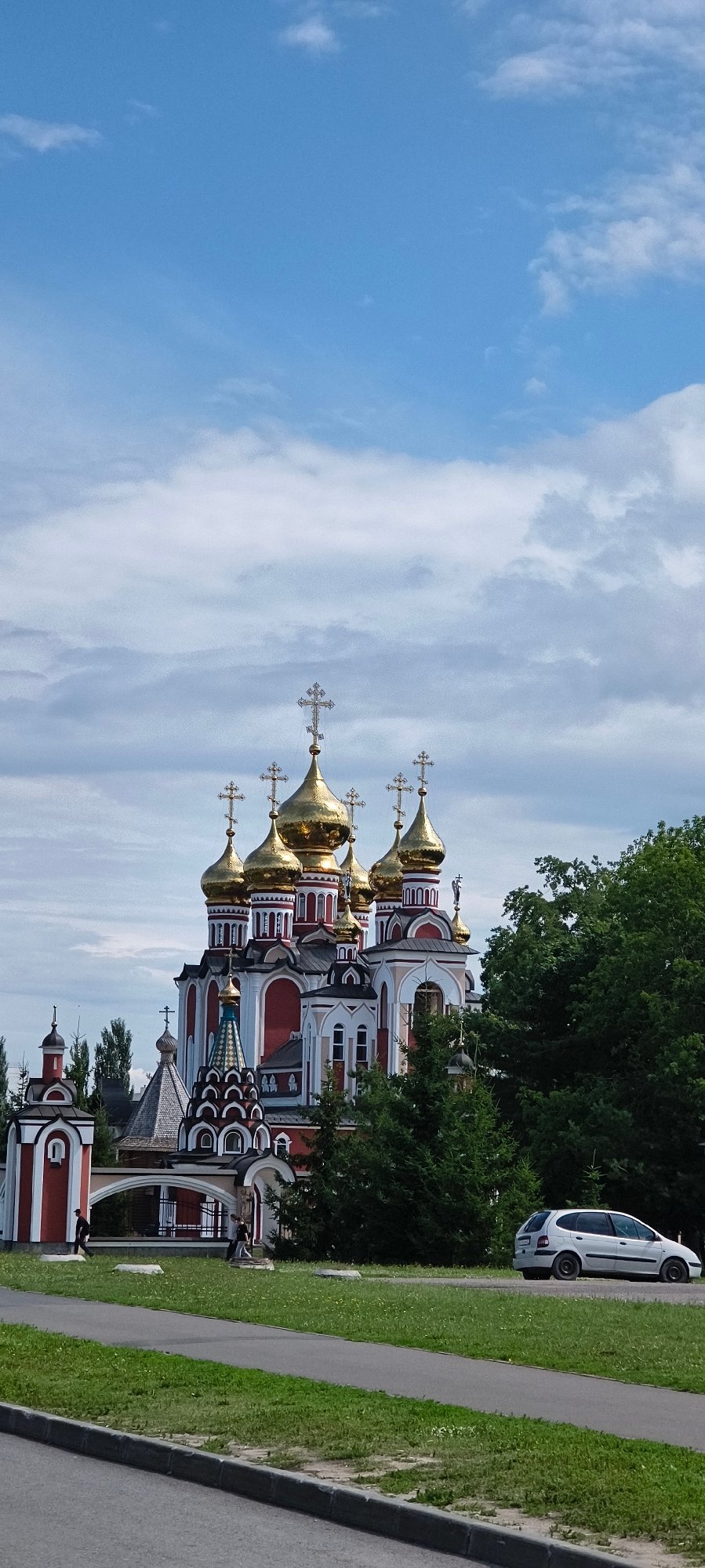 Orthodox churches and city traffic on a cloudy morning.