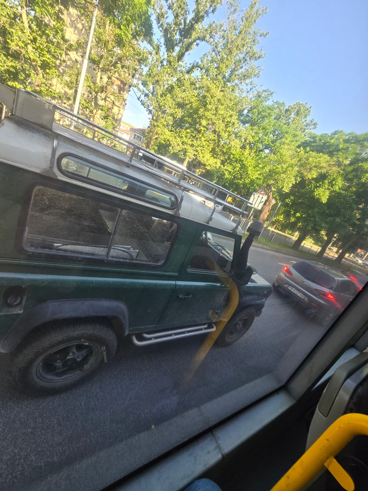 Morning urban scenes documented across city center