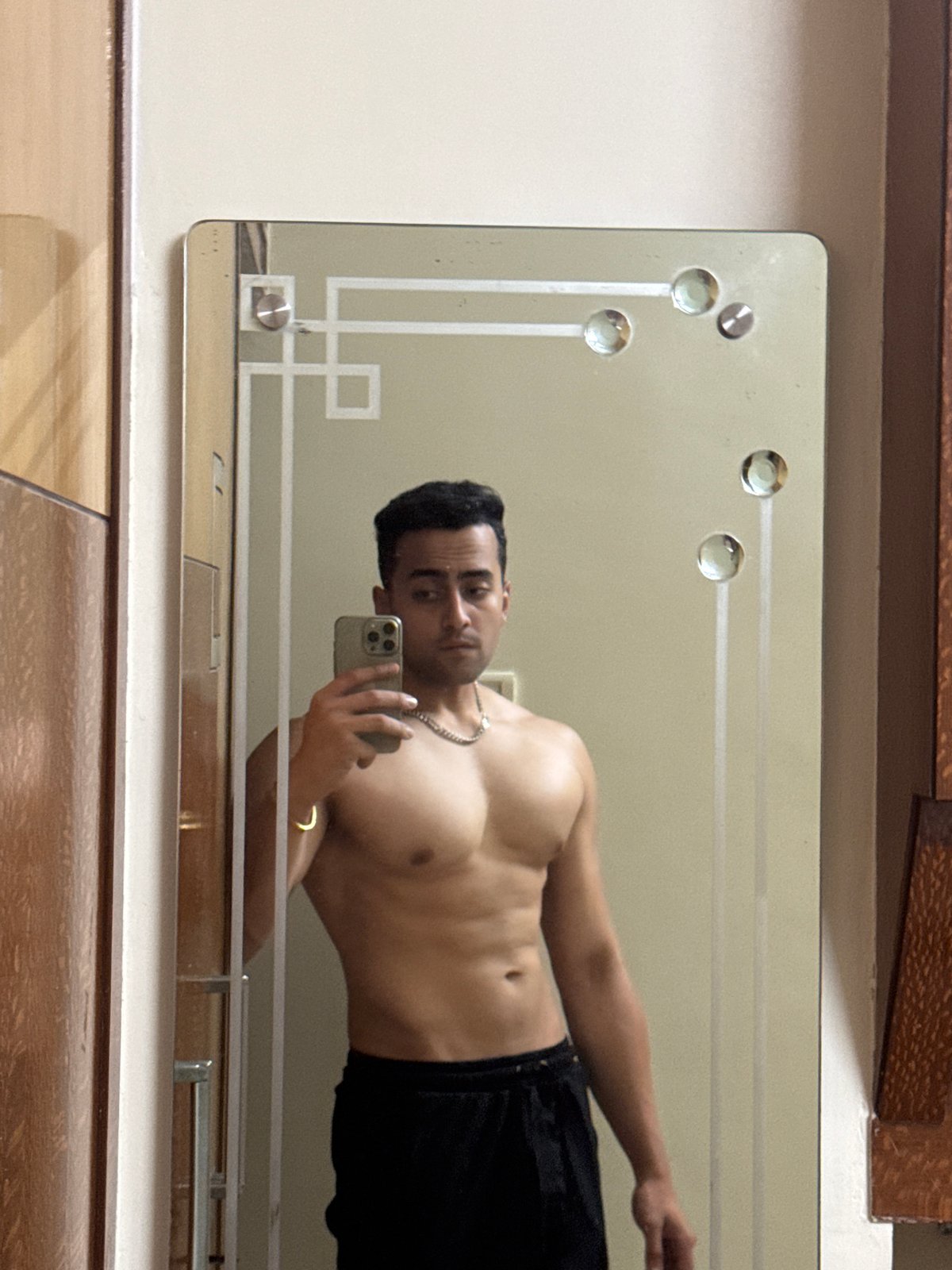 Man takes bathroom mirror selfies in Kolkata