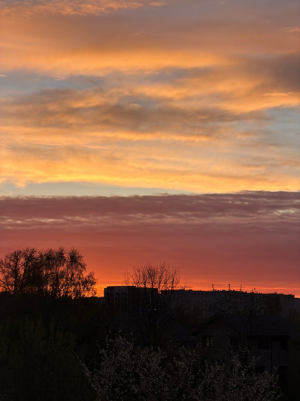 Evening sky changes and daily moments documented in Dreiliņi, Latvia