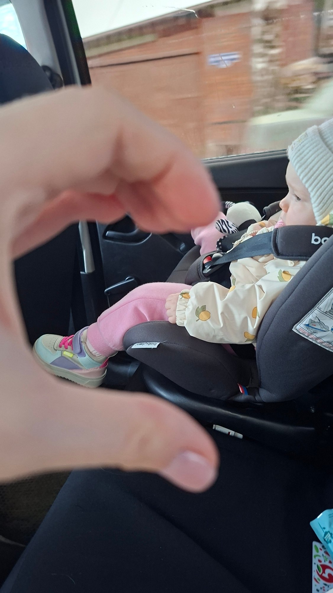 Baby in car seat spotted in Chaikovsky, Russia