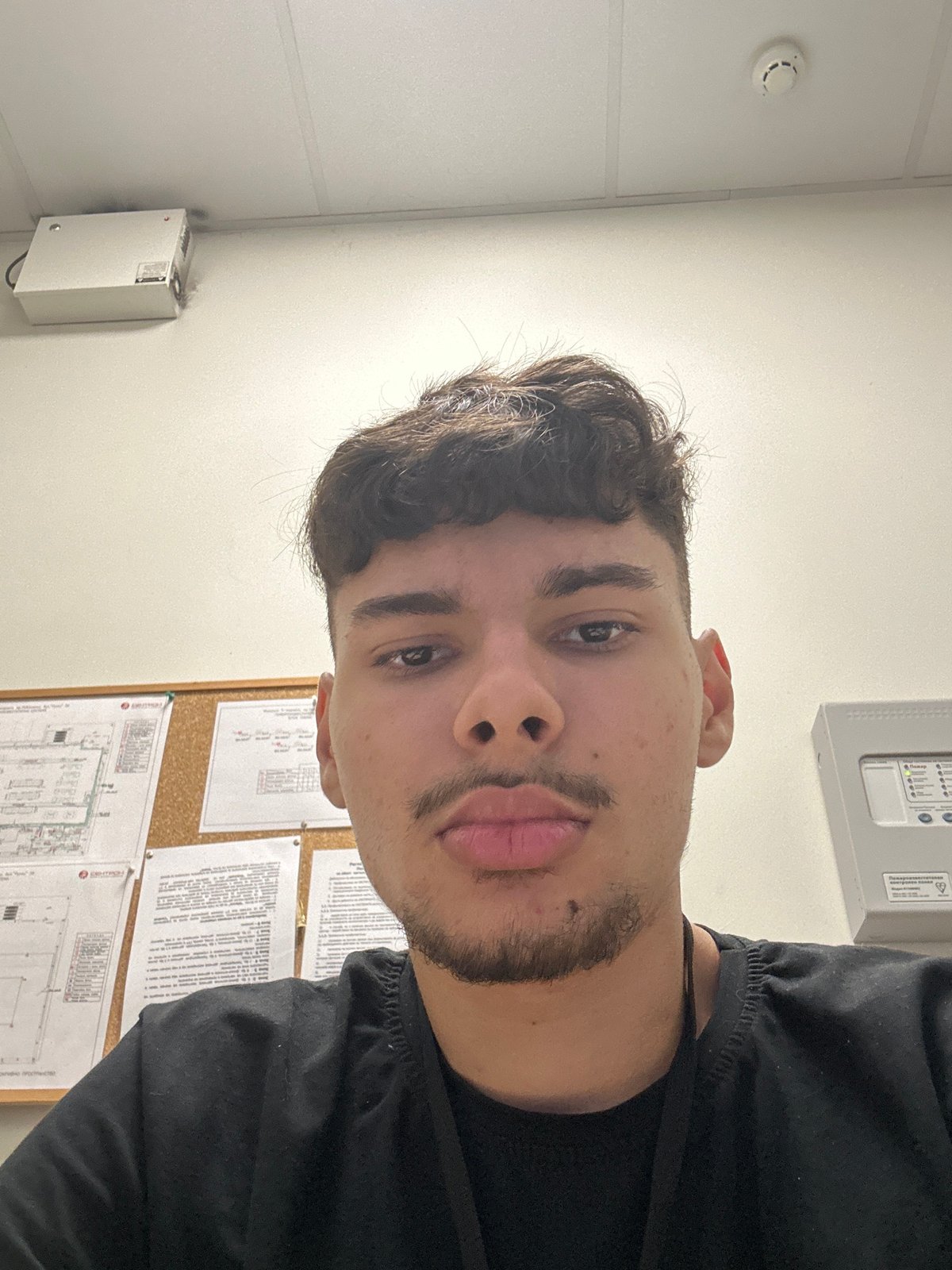 Young man takes sideways selfie in Pavlikeni building