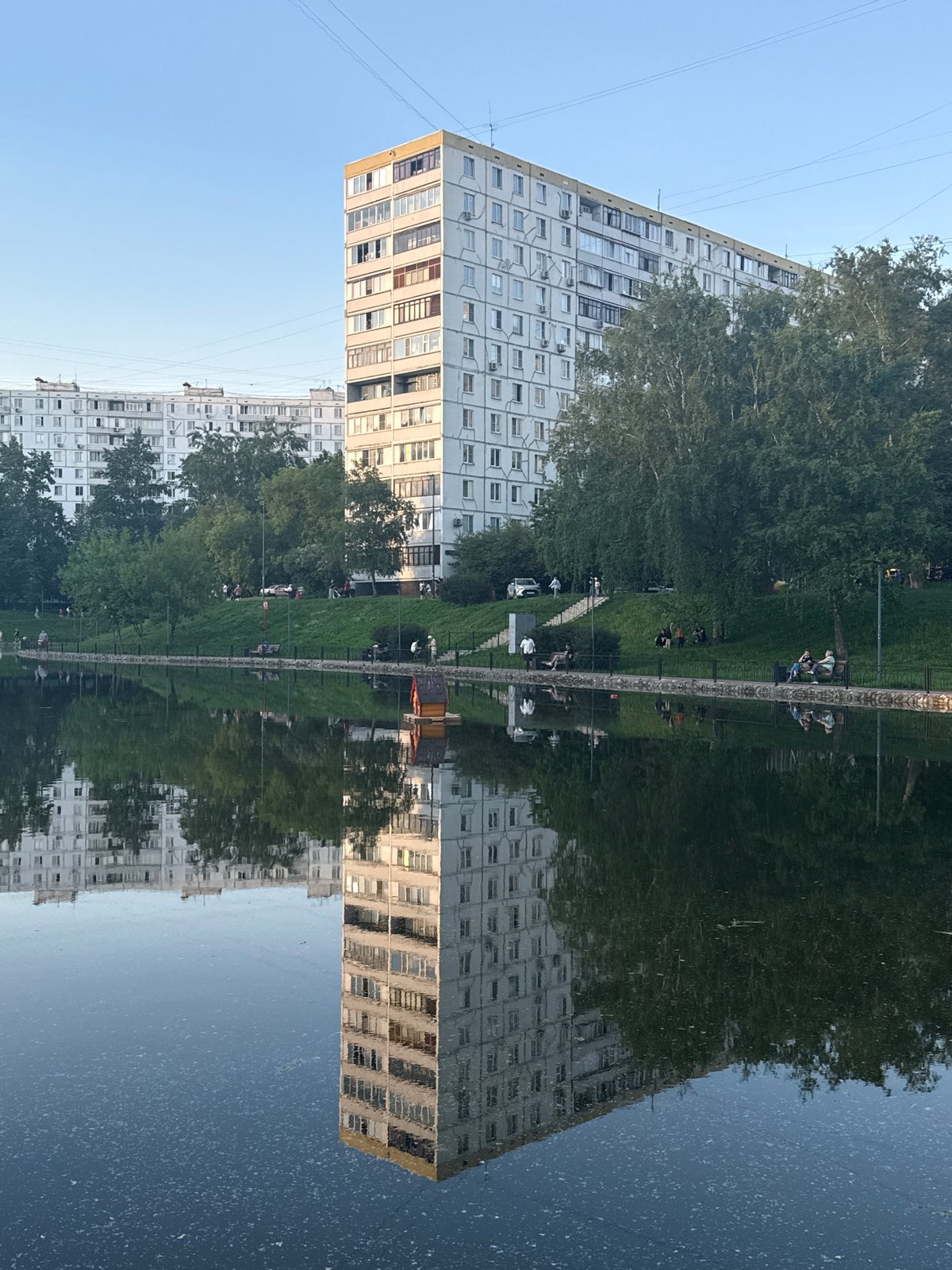 Sunset walk documented near Moscow railway station and surroundings