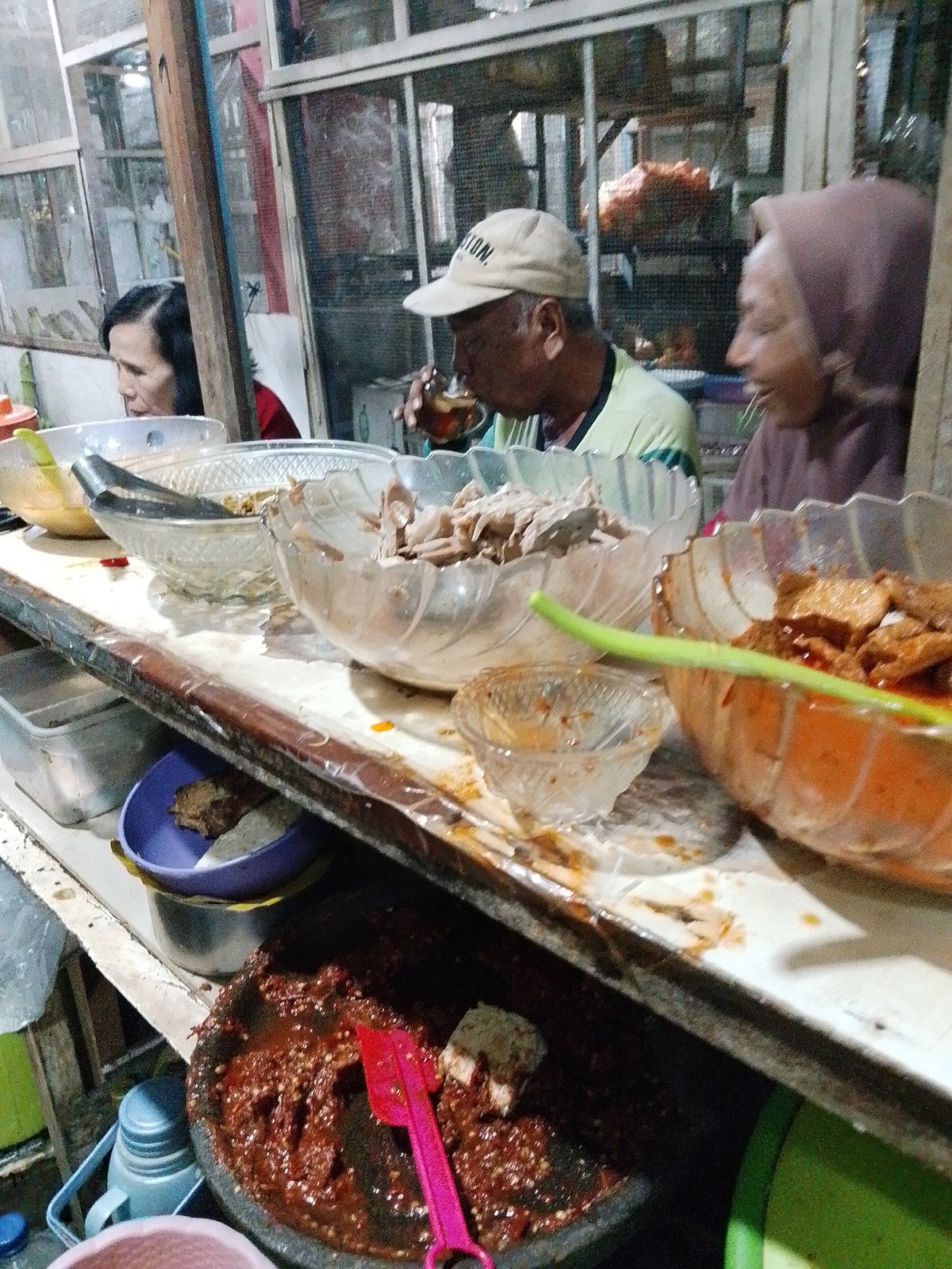 Afternoon at an outdoor food stall in Kecamatan Pati