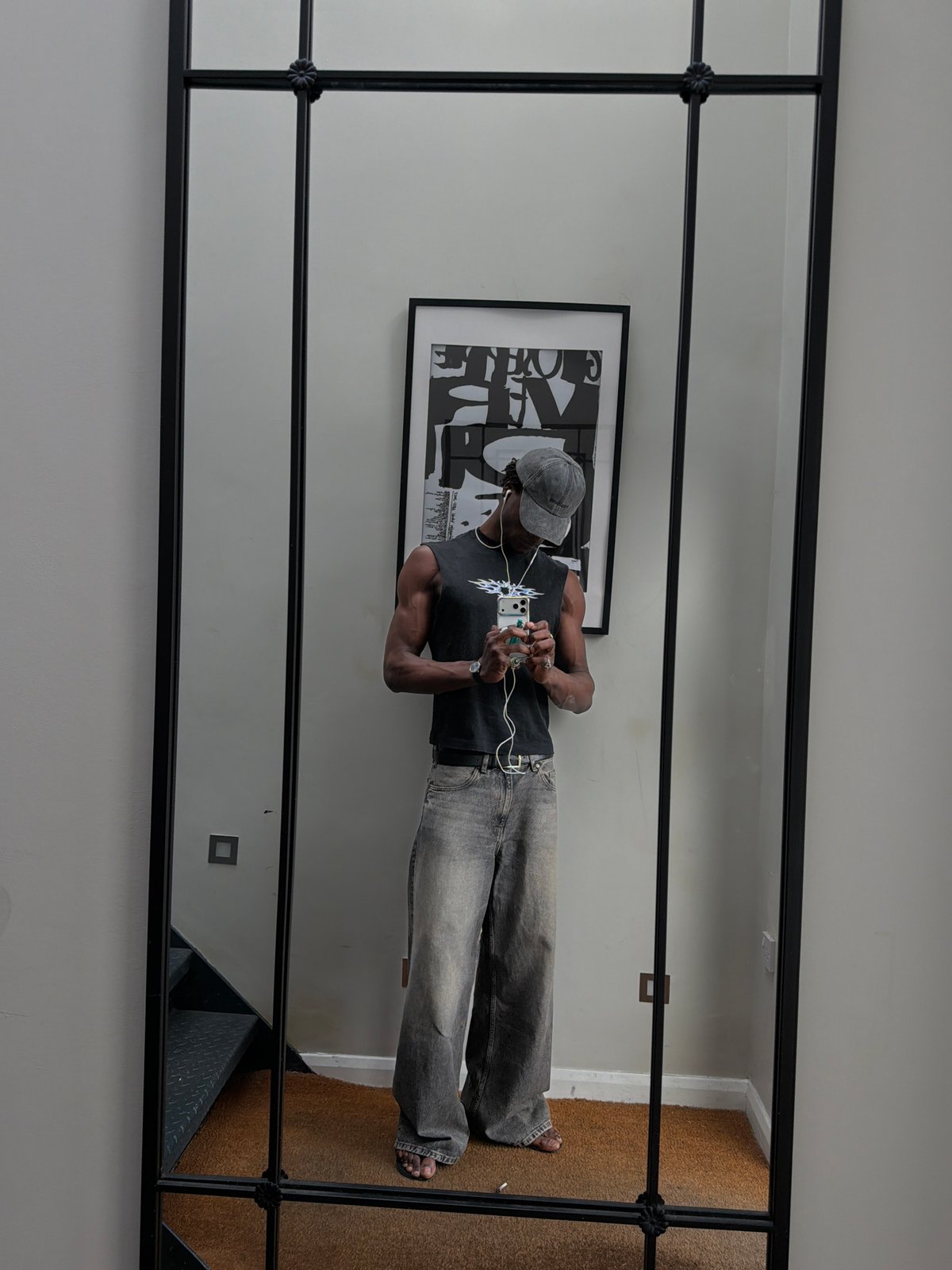 Mirror selfie in London, casual gym-ready fit
