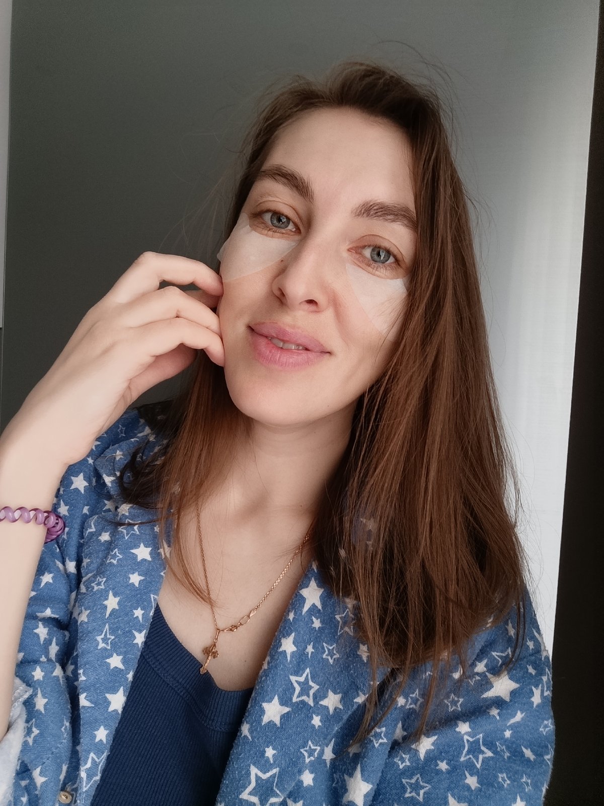 Mother, child share morning skincare routine in Chaikovsky home