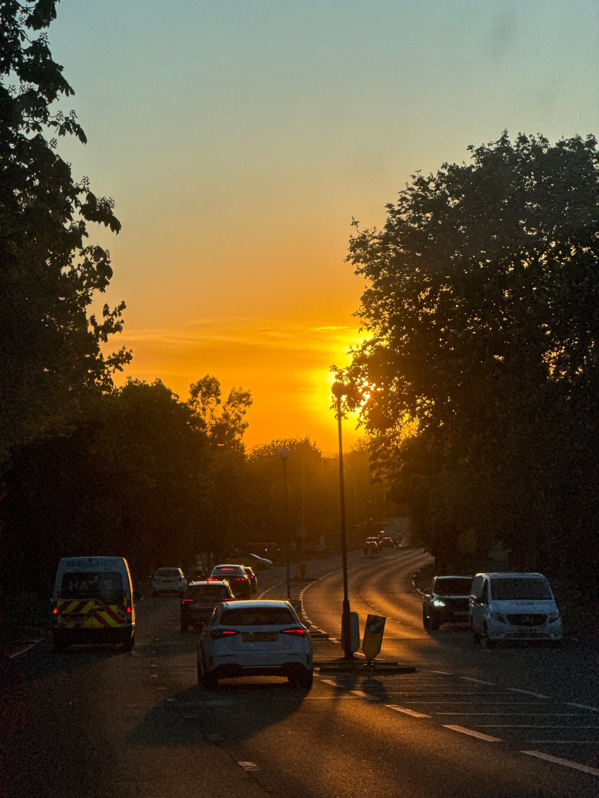 Dramatic sunset observed over London roadway April 30