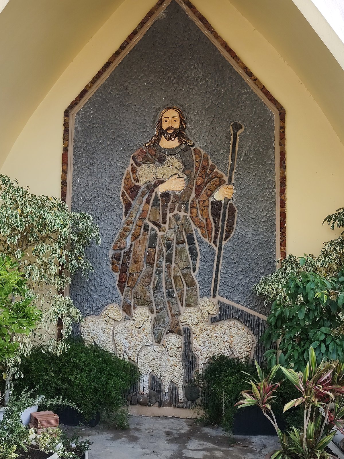 Da Lat architectural tour captures churches, temples, colorful buildings