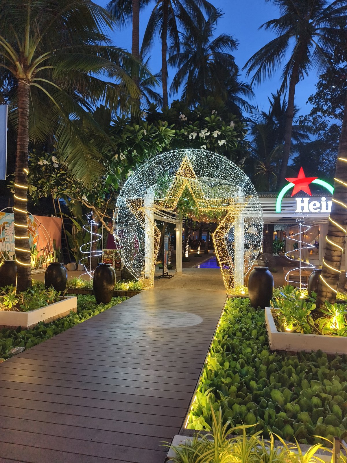 Nha Trang Ward displays festive lighting and sand sculptures