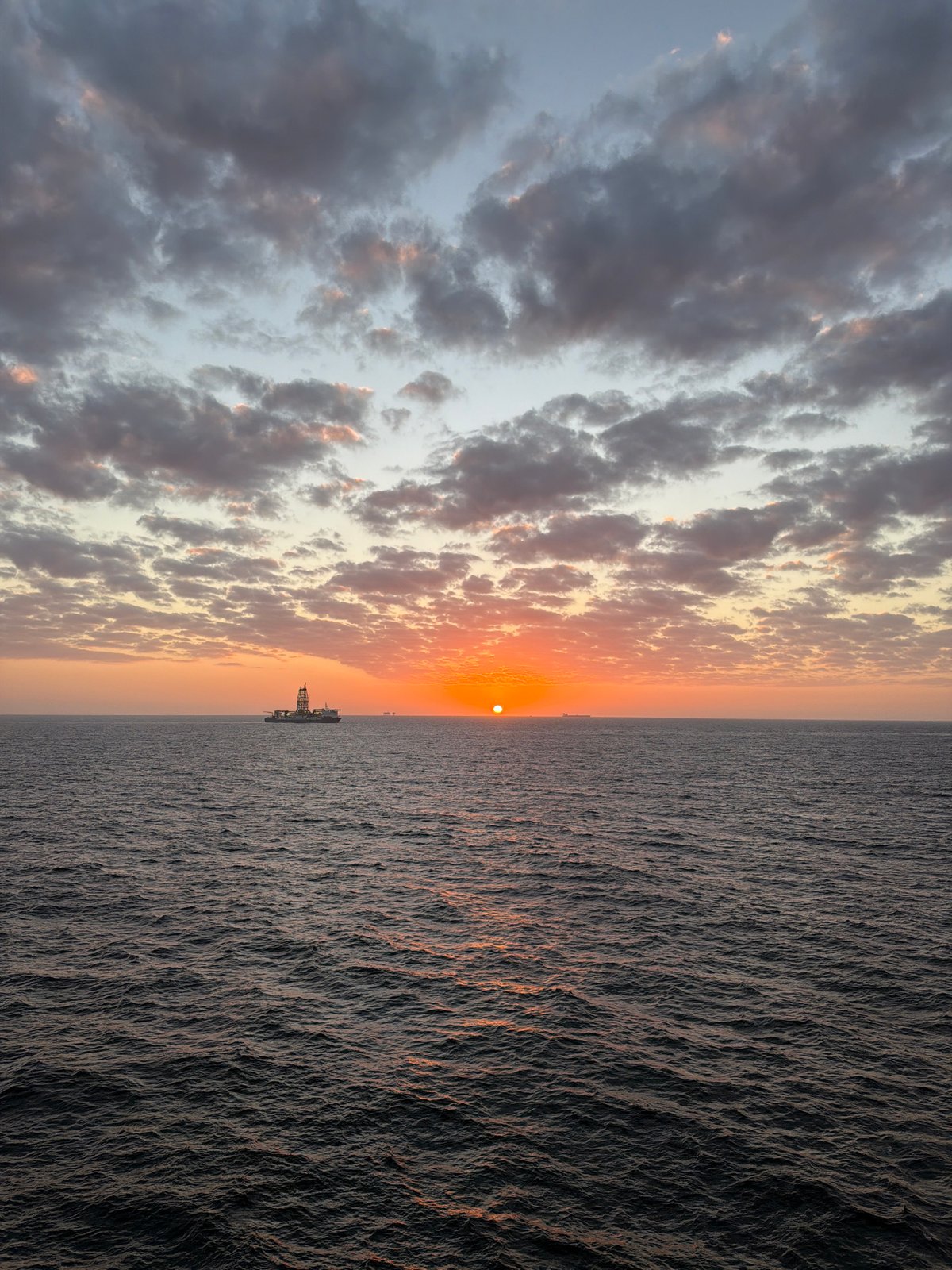 Gulf sunset captured in 30 images over 8 minutes