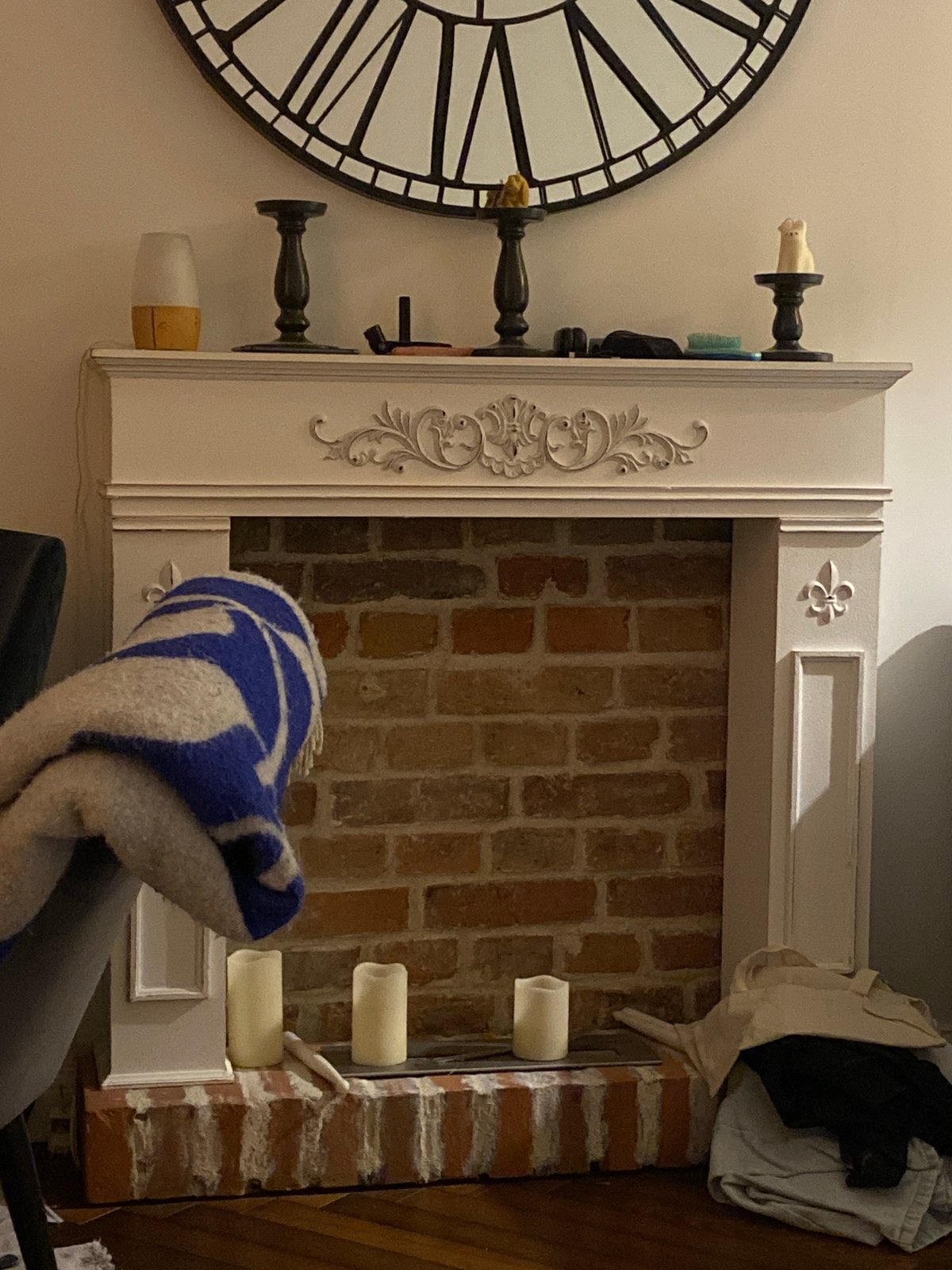 Cozy Warsaw apartment: fireplace, fairy lights, plush toys, gaming setup