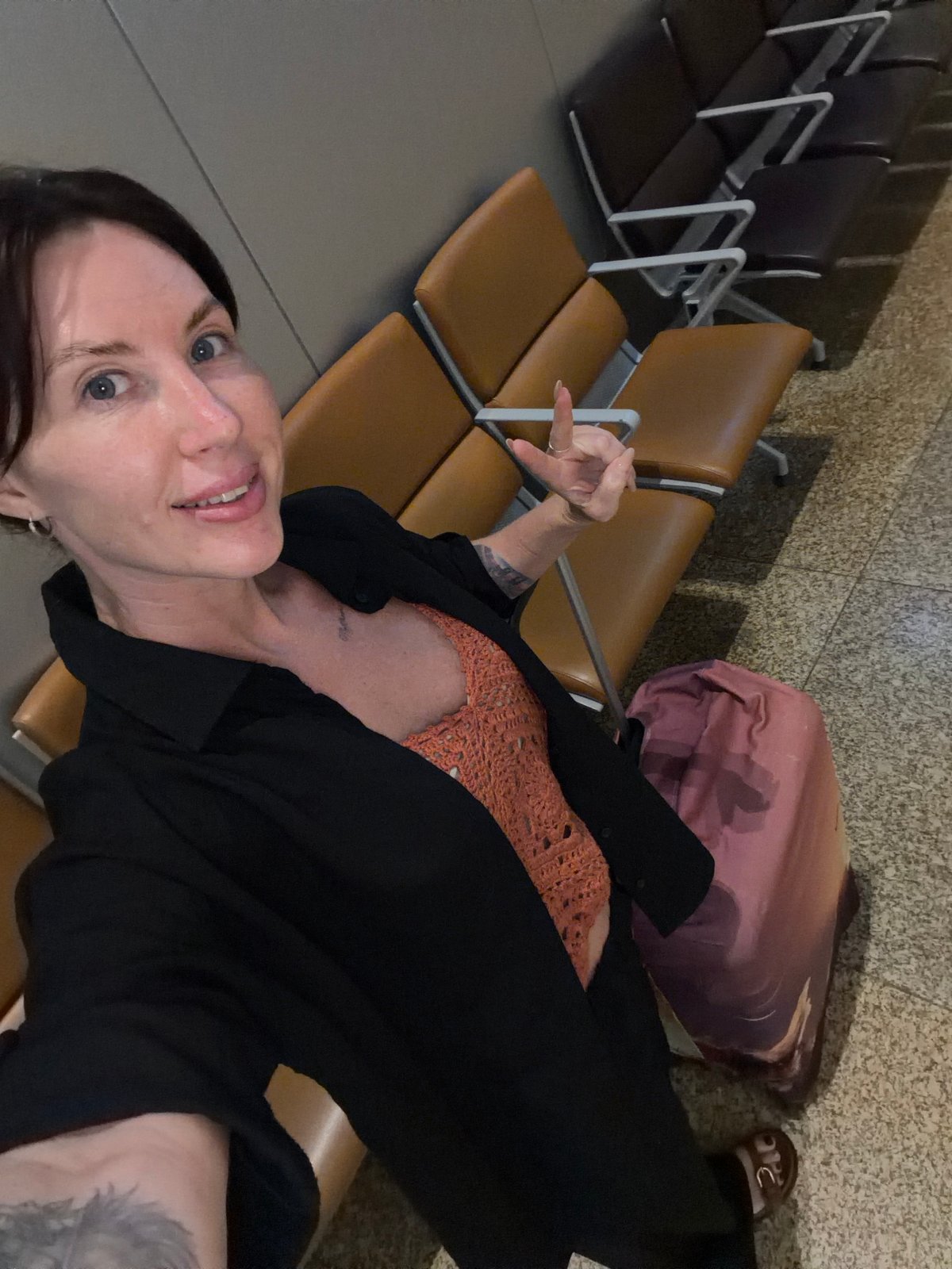 Airport selfies and waiting around in Cam Ranh, Vietnam