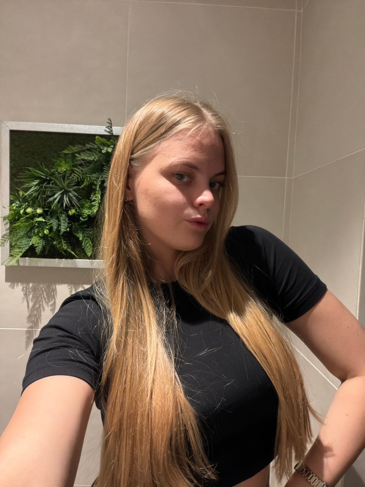 Woman takes selfies across multiple Izhevsk locations in four minutes