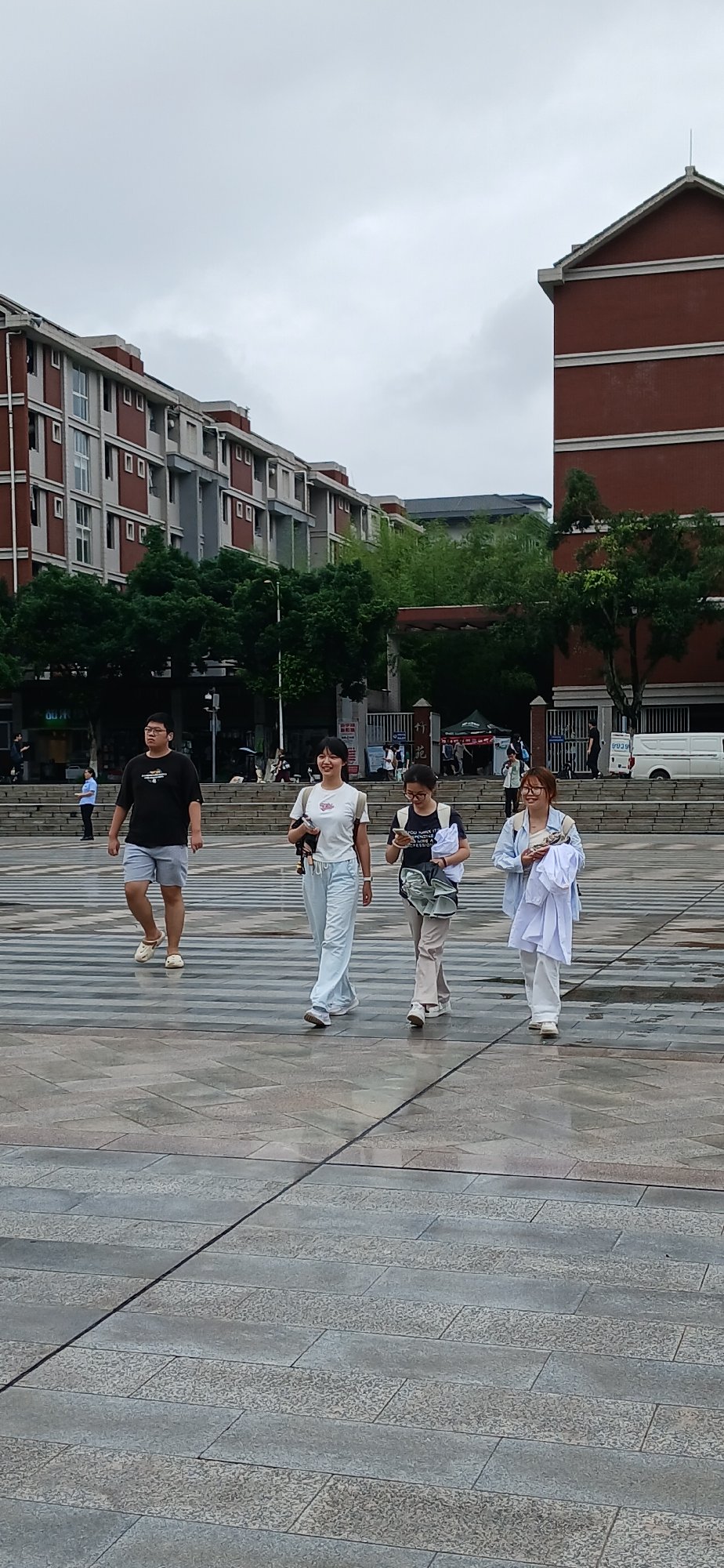 Weekday morning foot traffic around Chongqing's High-tech Zone