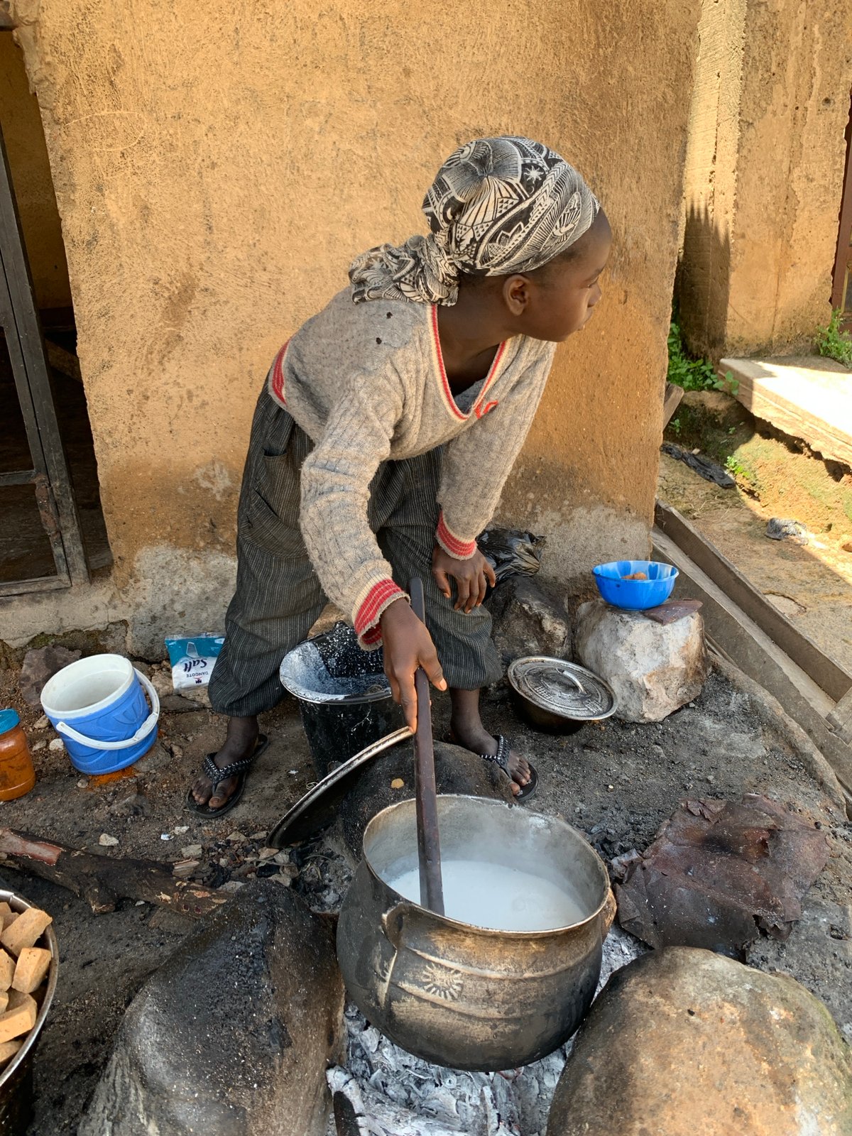 Cooking over an open fire on a Jos street
