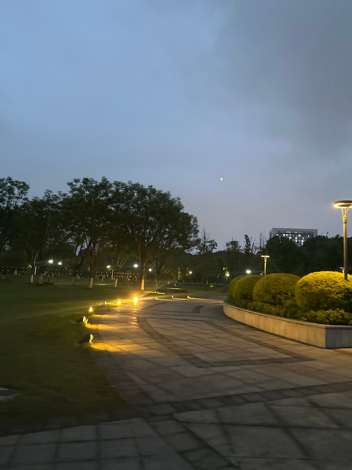 Evening stroll documented through Chongqing High-tech Zone's illuminated streets