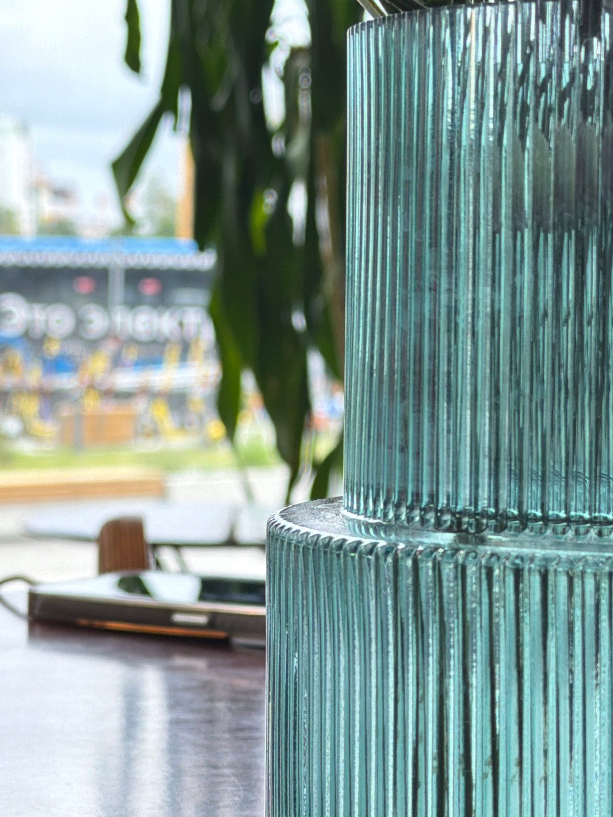 Moscow residents share digital messages, glass fixtures during morning hours