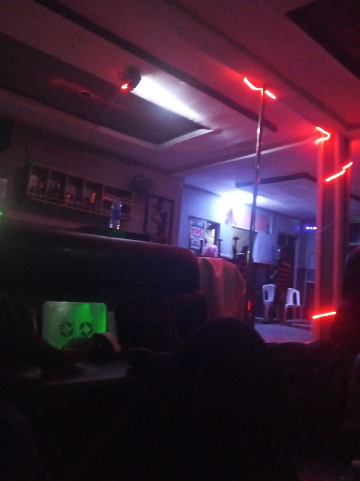 Nightclub scene documented by witnesses during early morning hours