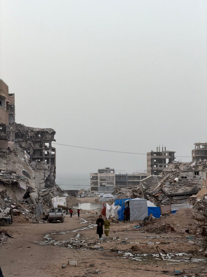 Gaza residents navigate tent settlements amid widespread urban destruction