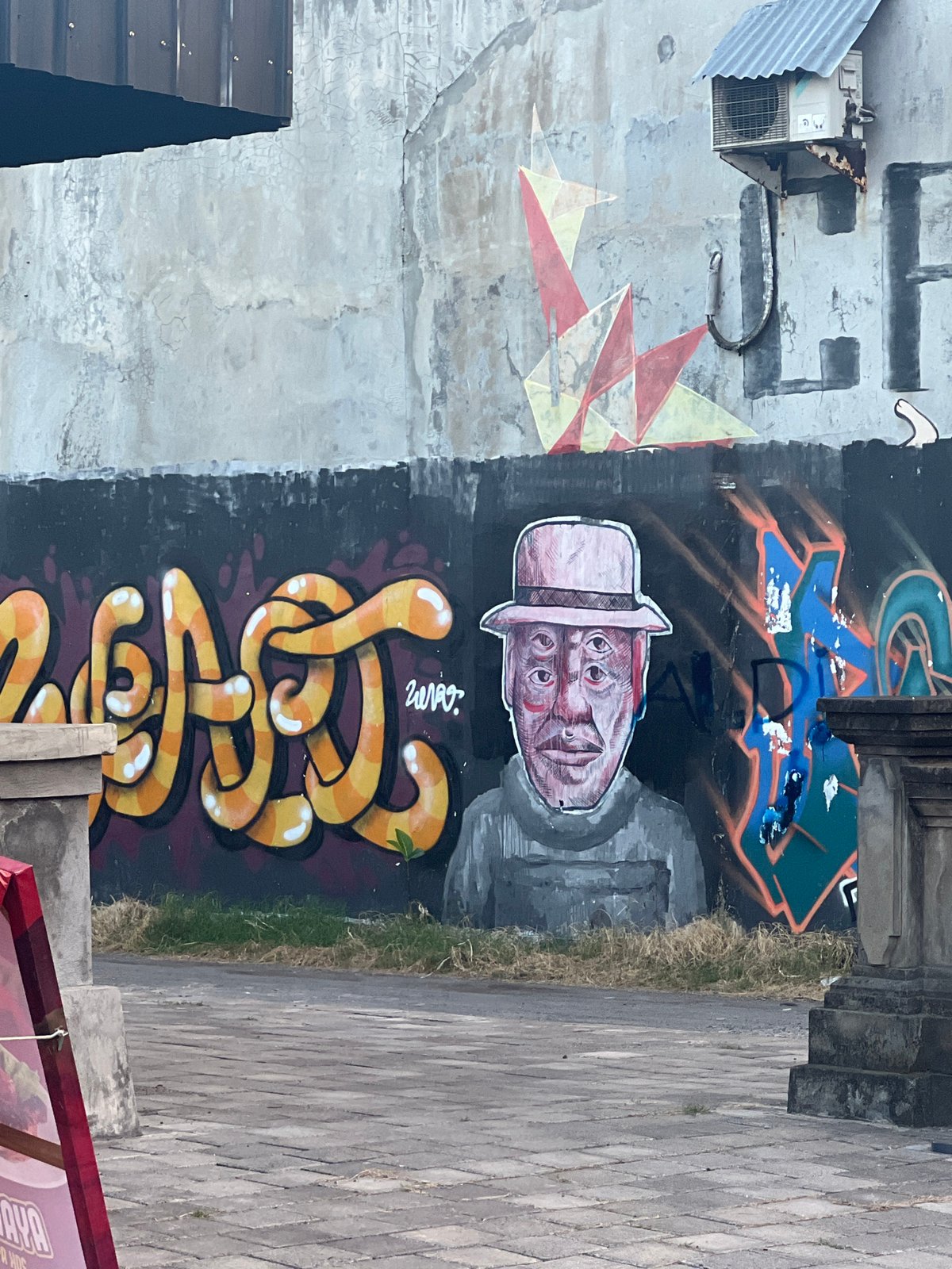 Tourist captures daily life, street art in Sukawati, Indonesia