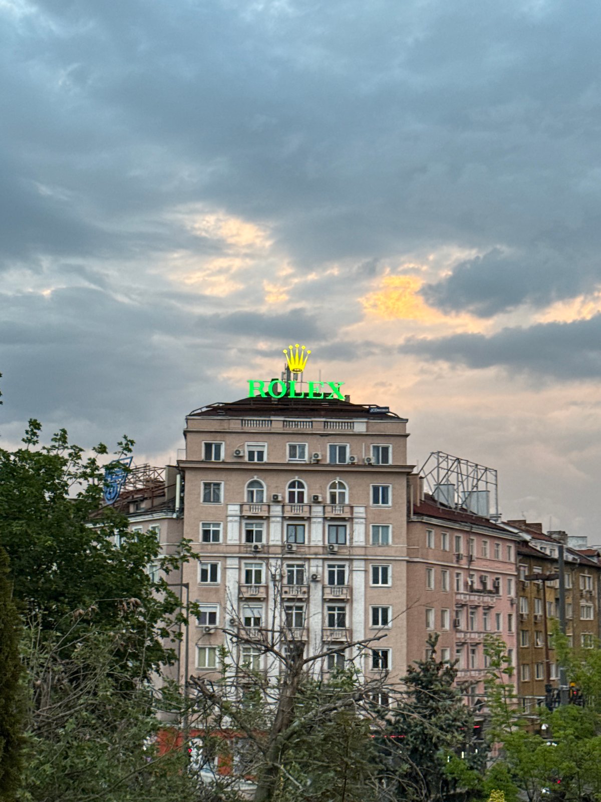 Evening documentation captures diverse Sofia scenes and wildlife