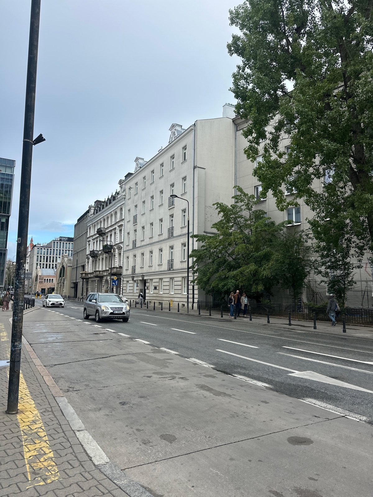 Walking tour through central Warsaw's mixed architecture