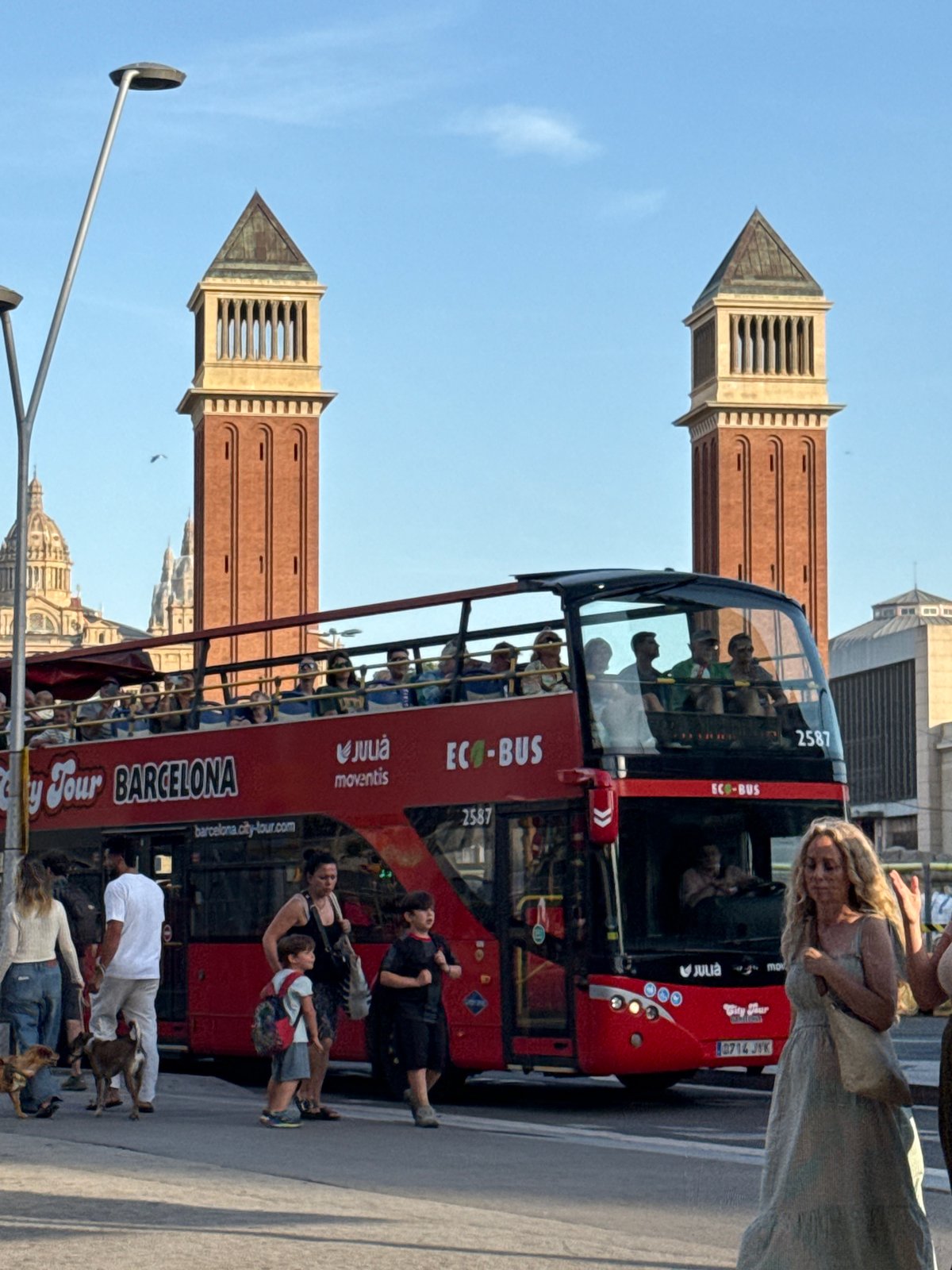 Afternoon around Plaça d'Espanya and Arenas shopping center