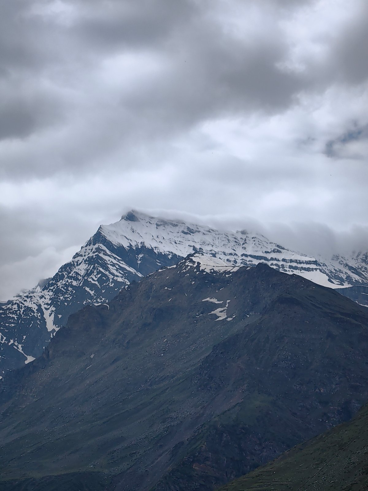 Sissu valley: mountain views, waterfalls, and terraced farmland