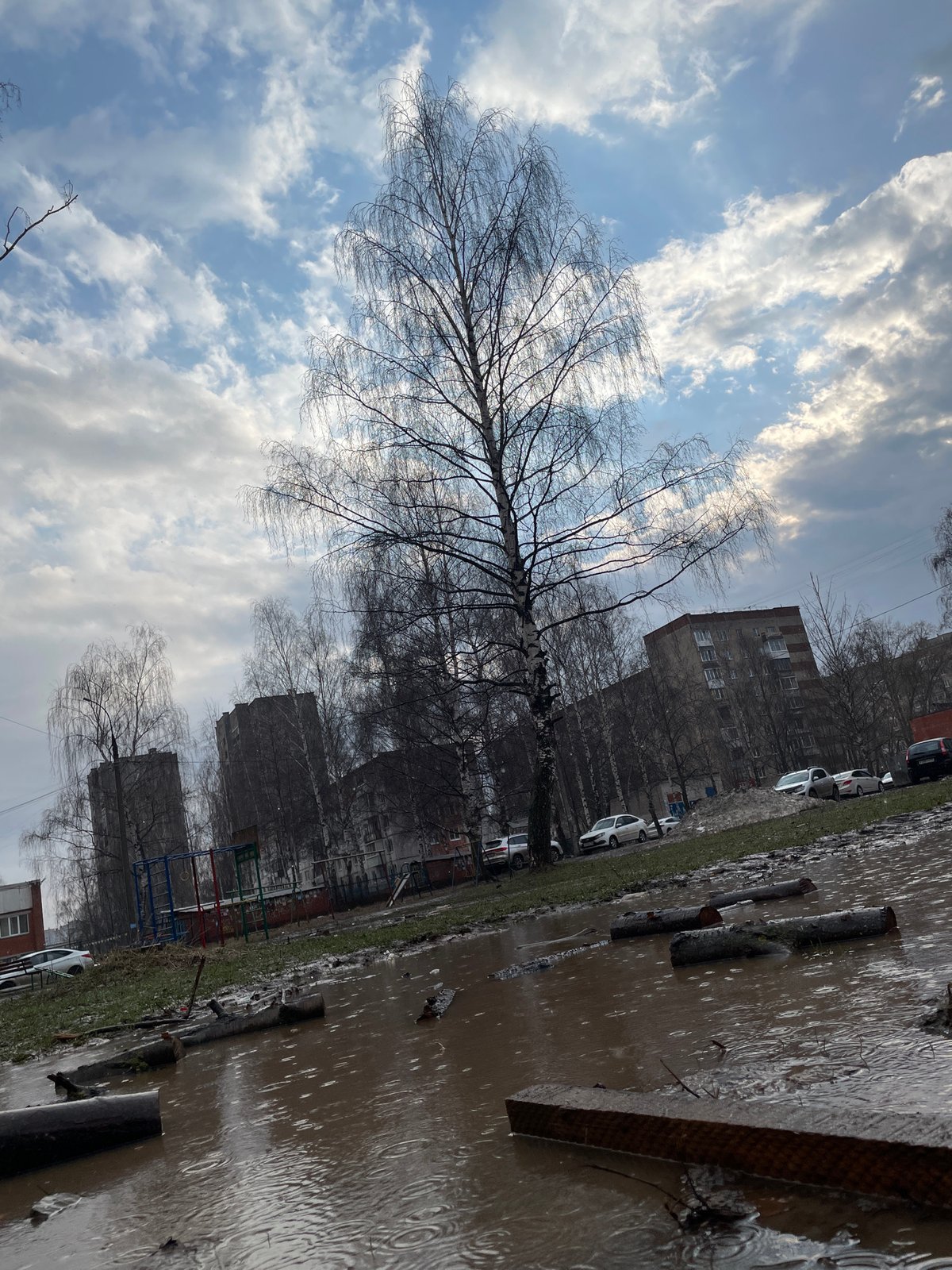 Rainy afternoon brings flooding, umbrellas to Izhevsk streets