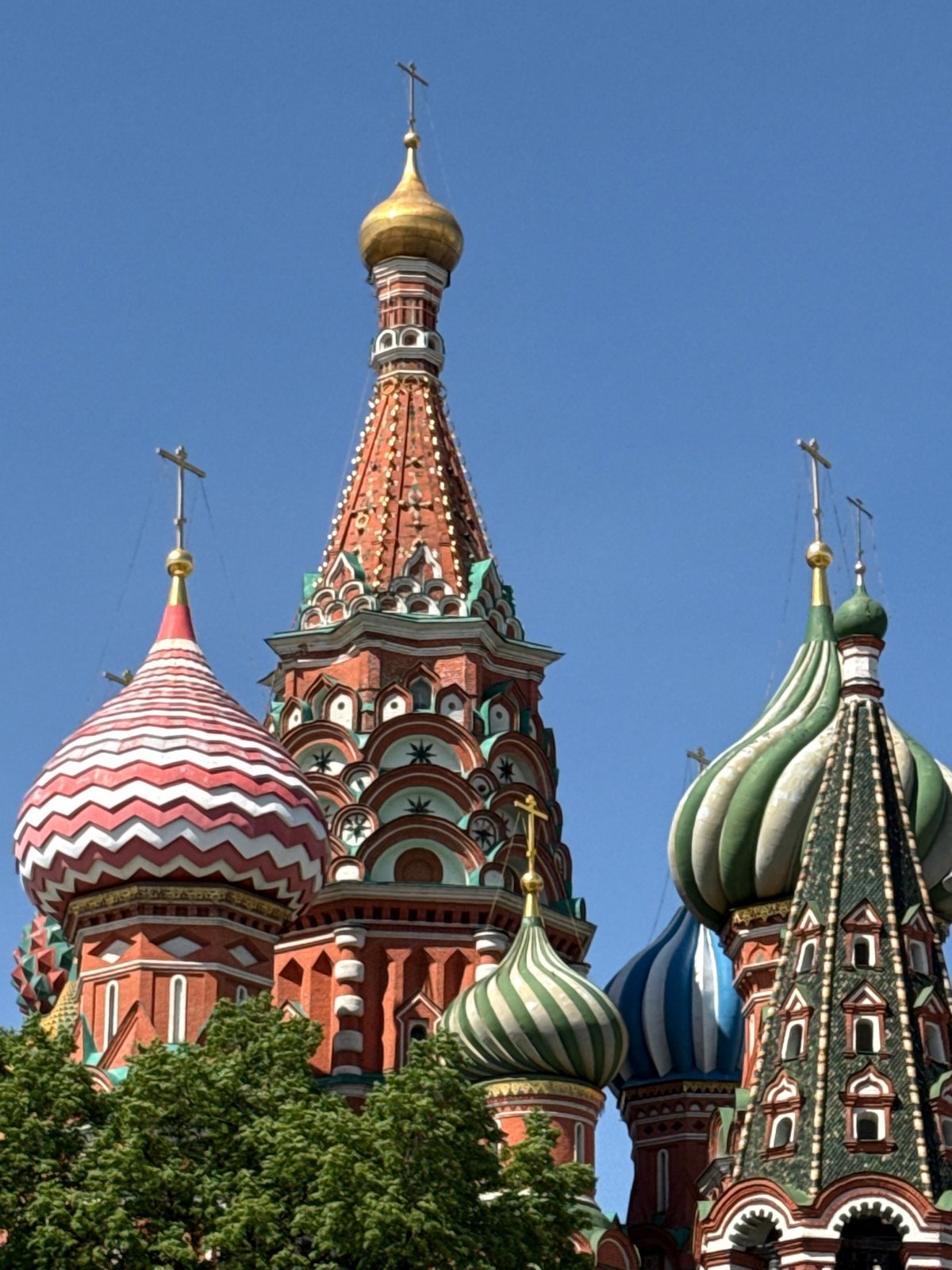 Morning tourism and memorials captured around Moscow's Red Square
