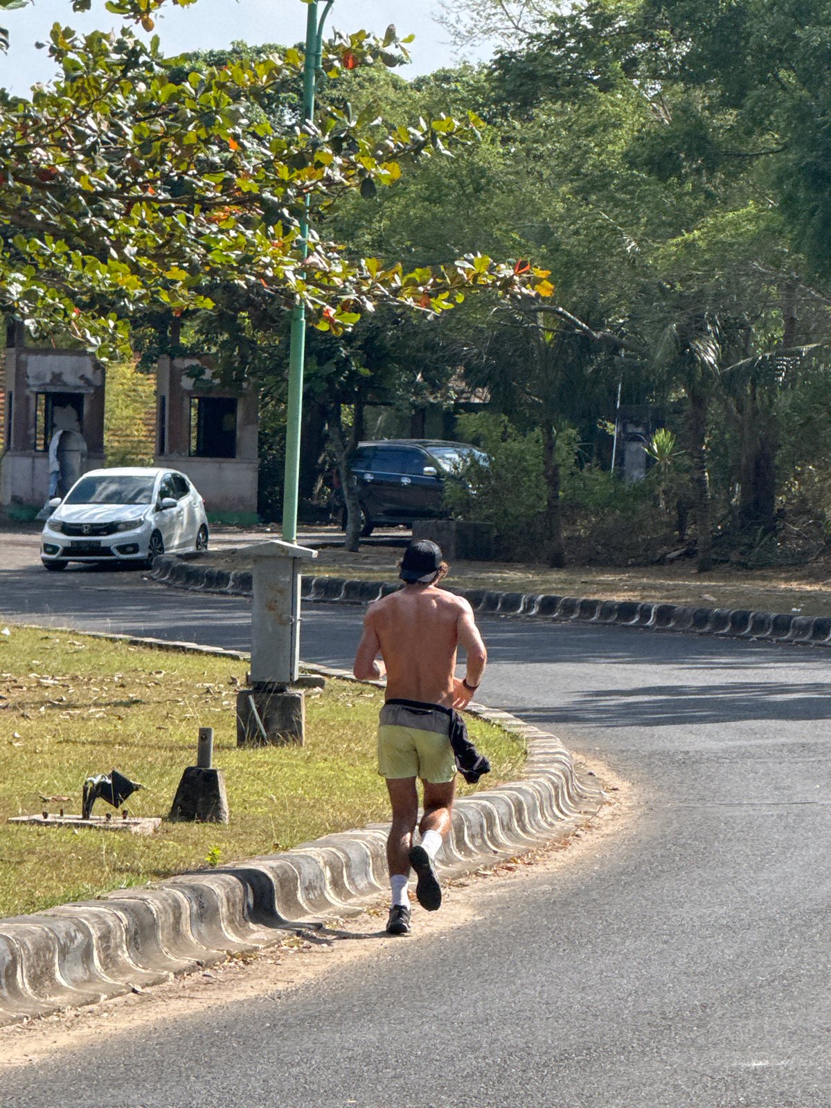 Quiet morning scenes along the streets and greenery of Kuta Selatan