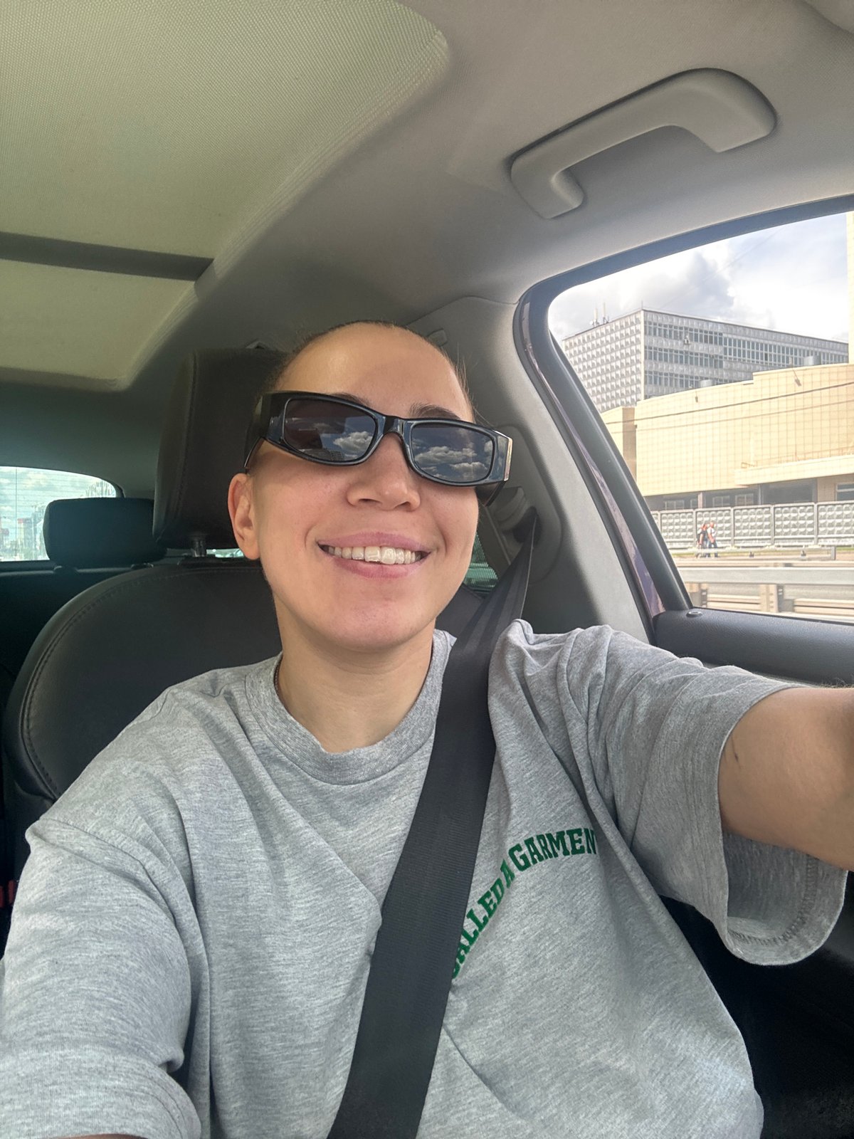 Quick in-car snapshots, Moscow morning, grey graphic tee