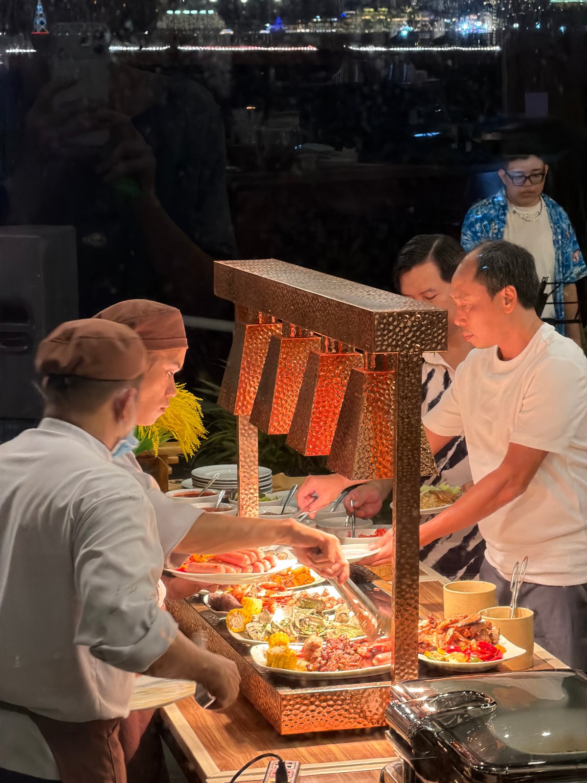 Evening dining and entertainment activities observed in Nha Trang Ward