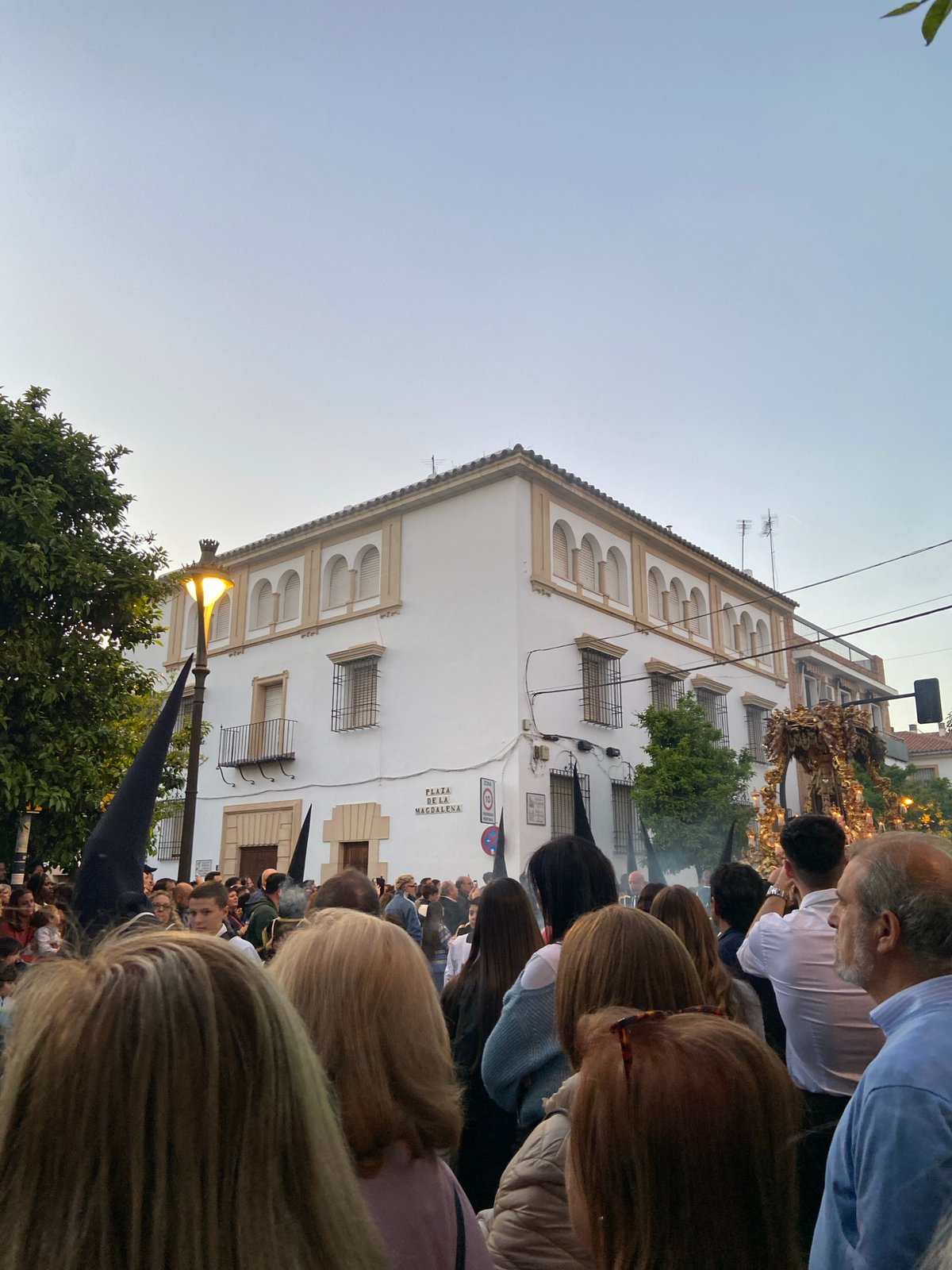 Holy Week religious procession draws crowds in Córdoba, Spain