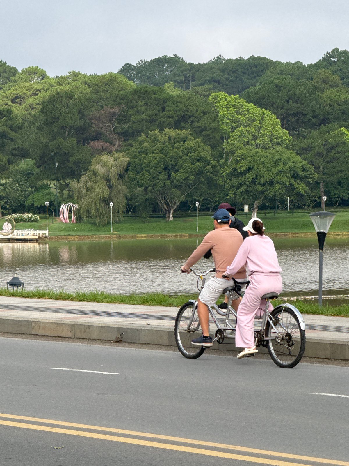 Da Lat street life: tandem bikes, scooters, lakeside scenes