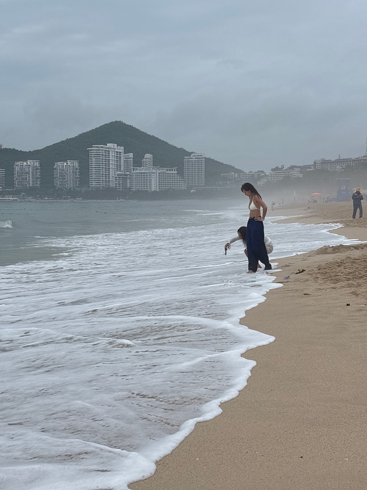 Waves, red lanterns, and beachside activity in Jiyang District