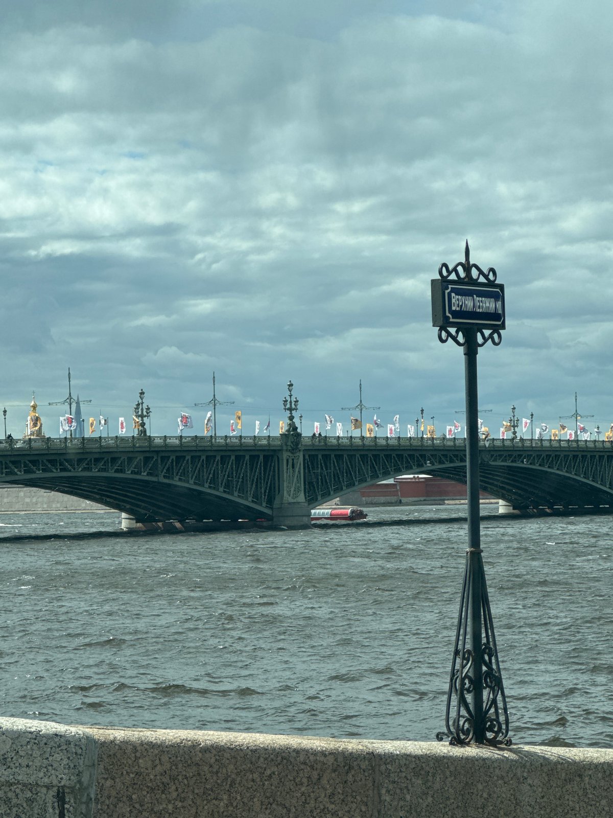 Tourist captures brief journey through historic Saint Petersburg landmarks