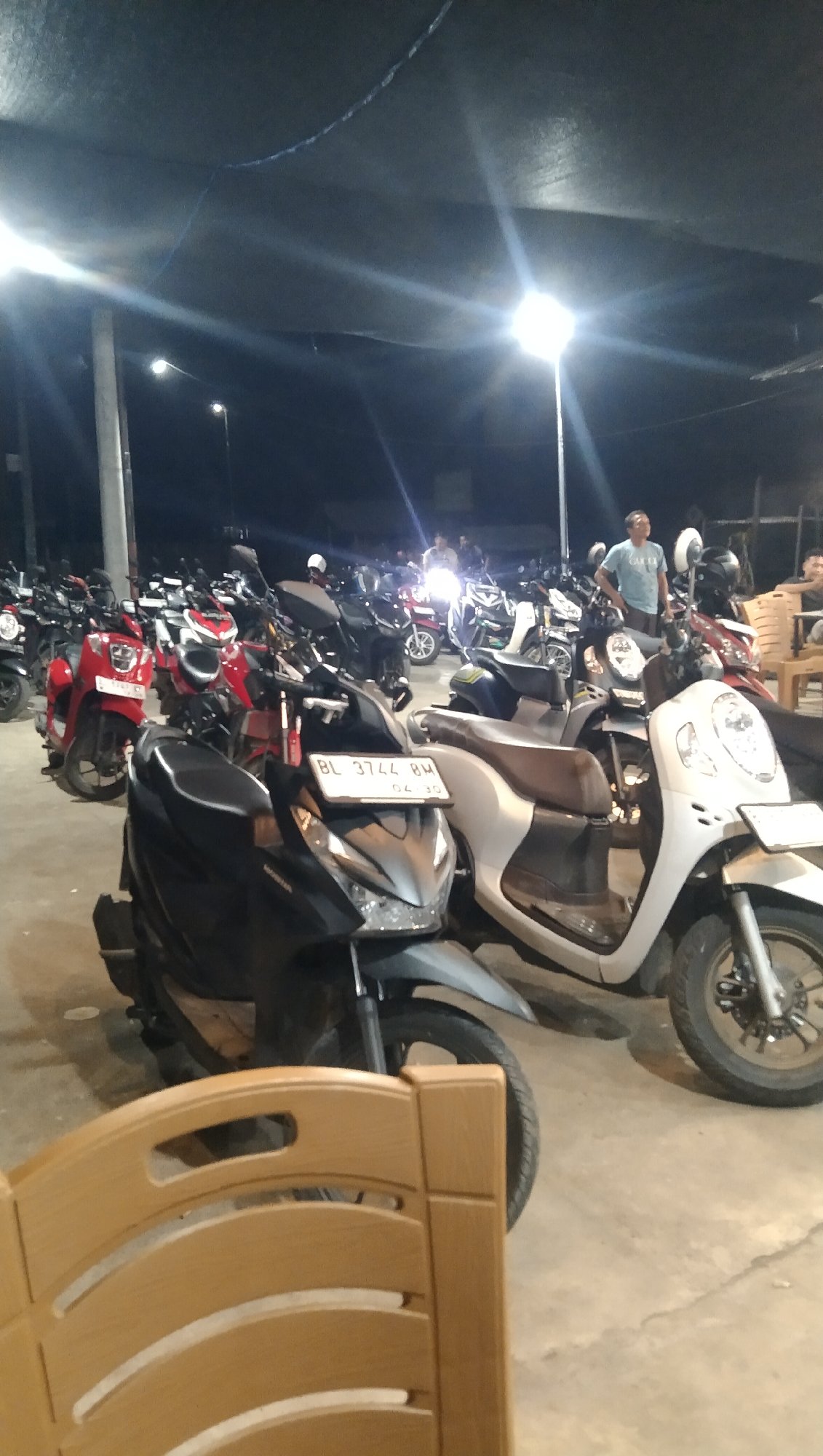 Busy evening at a roadside warung in Keude Trienggadeng