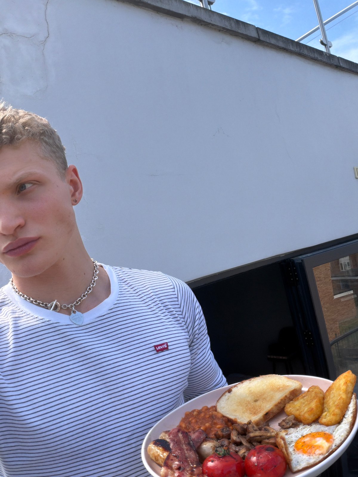 London resident enjoys traditional full English breakfast Saturday morning