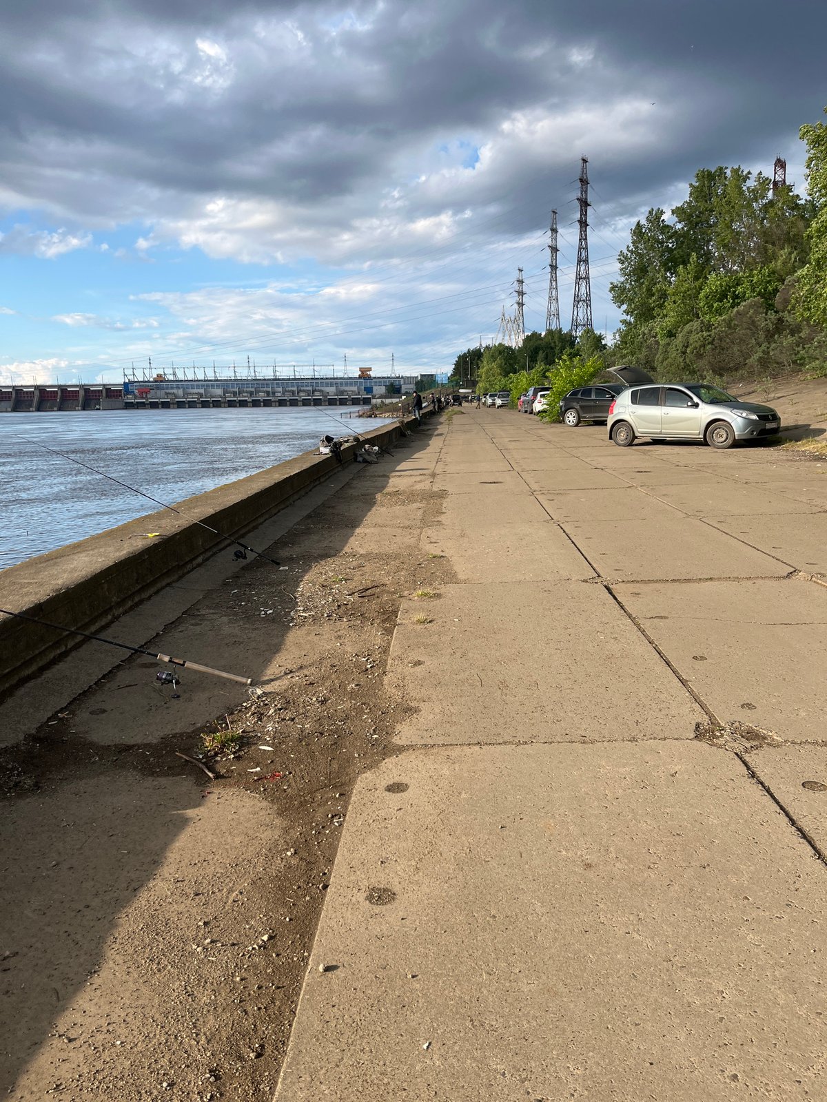 Casual afternoon moments captured around Chaikovsky, Russia waterfront