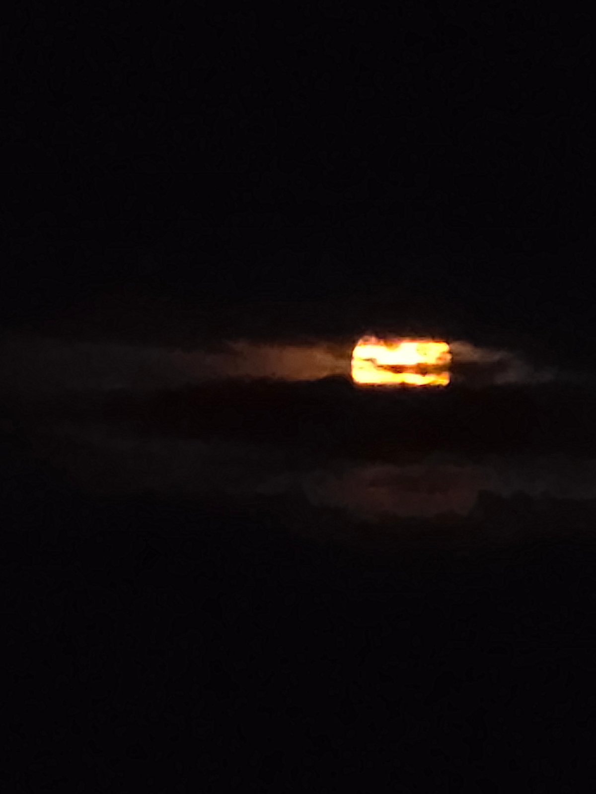 Intense flame-like light observed in Strazhitsa, Bulgaria