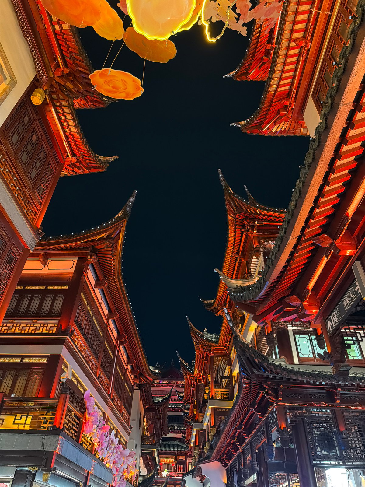 Traditional architecture captured at Shanghai's Yu Garden at night