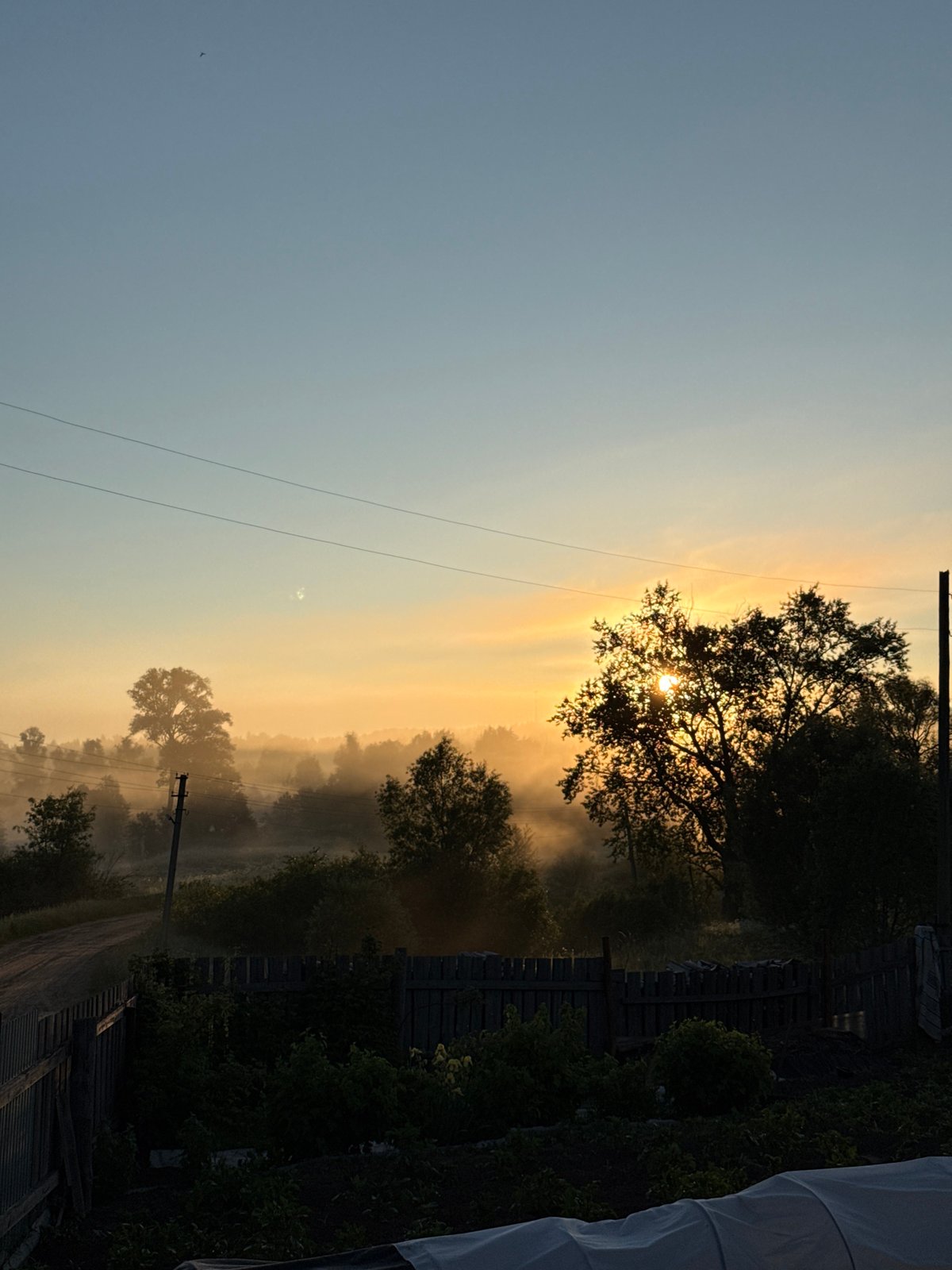 Dawn moments captured in Russian village Уральское