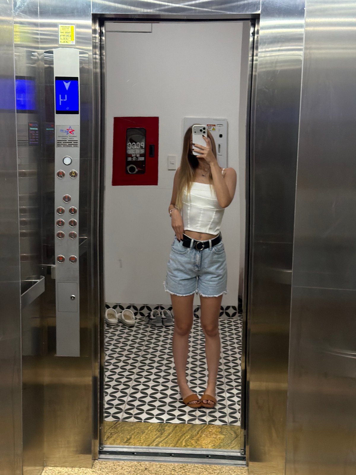 Elevator selfie session in Đà Nẵng, multiple angles