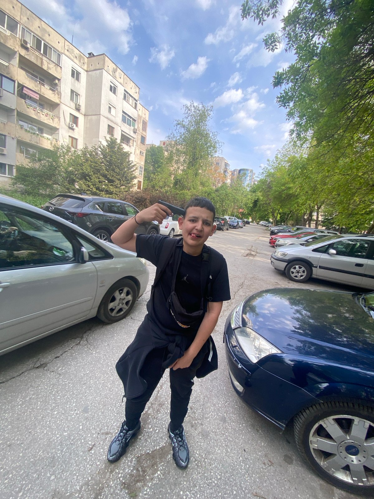 Young man observed at multiple Plovdiv locations over 19 minutes