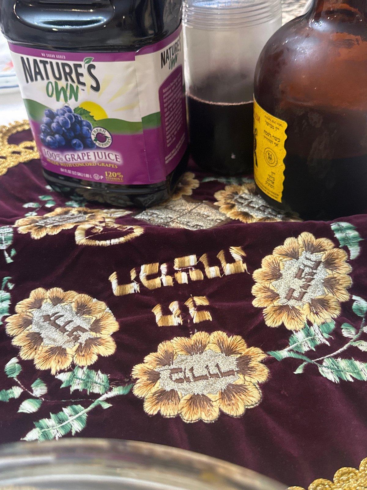 Passover Seder celebration documented in Mexican home