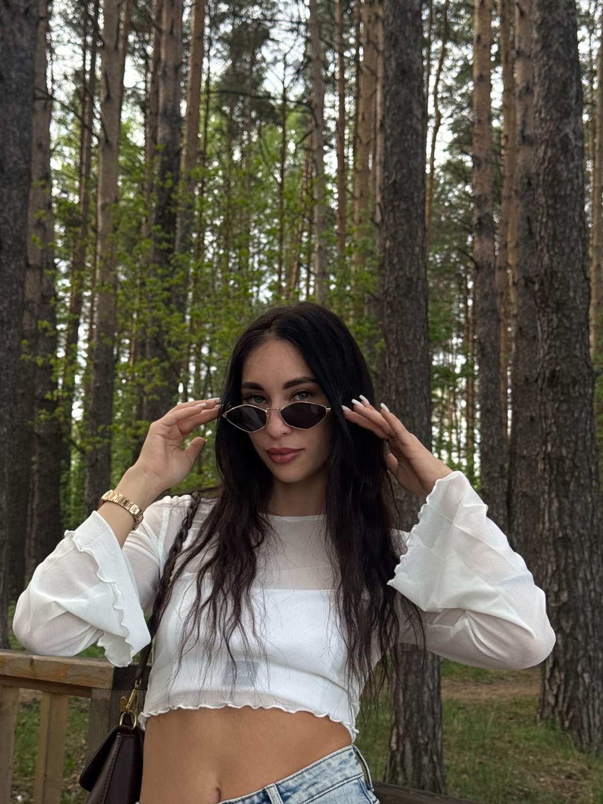 Casual photo session in Chaikovsky forest includes women, baby