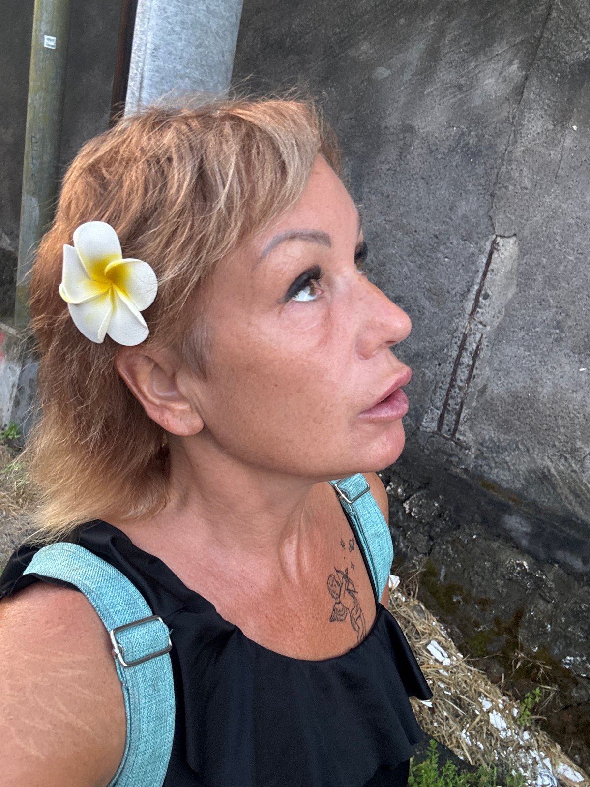 Woman photographed in portrait session in Kuta, Indonesia